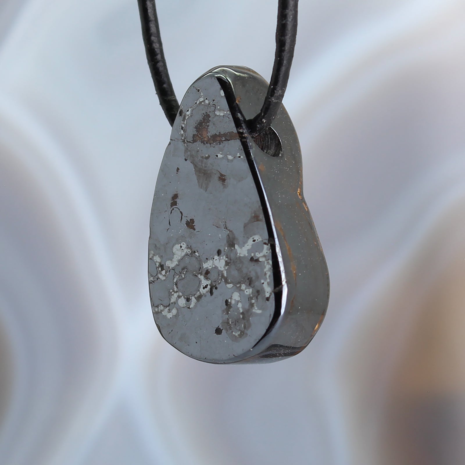 Hämatit Glaskopf Cabochon Anhänger Kettenanhänger Schmuck Halskettenanhänger Kettenschmuck Stein Trommelstein Rohstein Rohstück Edelstein Heilstein Silber Glücksstein Schutzstein Blutstein Blase Rose Kette Naturstein Dekostein