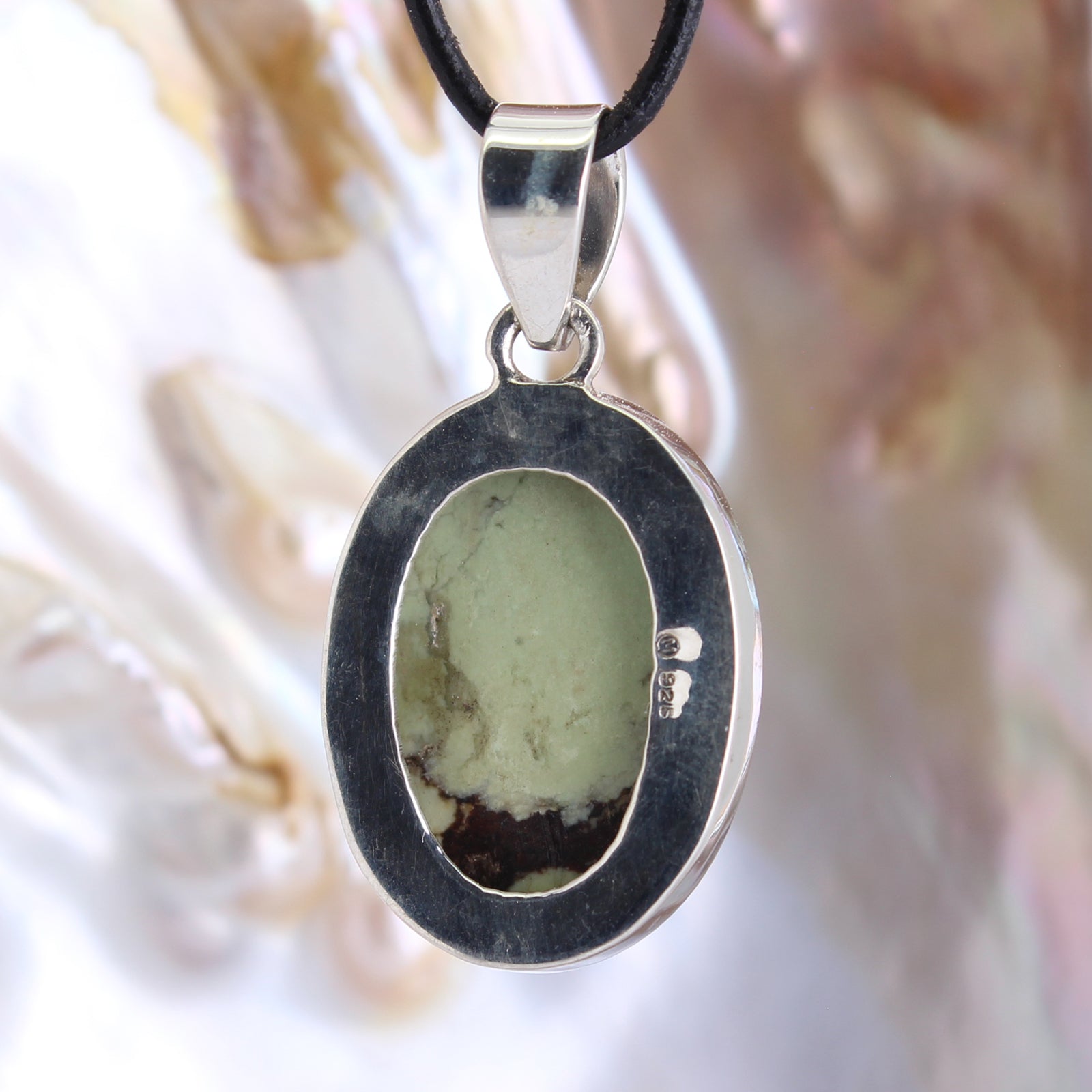 Zitronenmagnesit Anhänger Kettenanhänger 925er Silber Schmuck Halskettenanhänger Kettenschmuck Stein Trommelstein Rohstein Rohstück Edelstein Heilstein Lochstein Schmuck Naturstein Halsschmuck Silberschmuck Dekostein Dekostück Collier Halskette Schmuckstein Schmuckanhänger Glücksstein Schutzstein