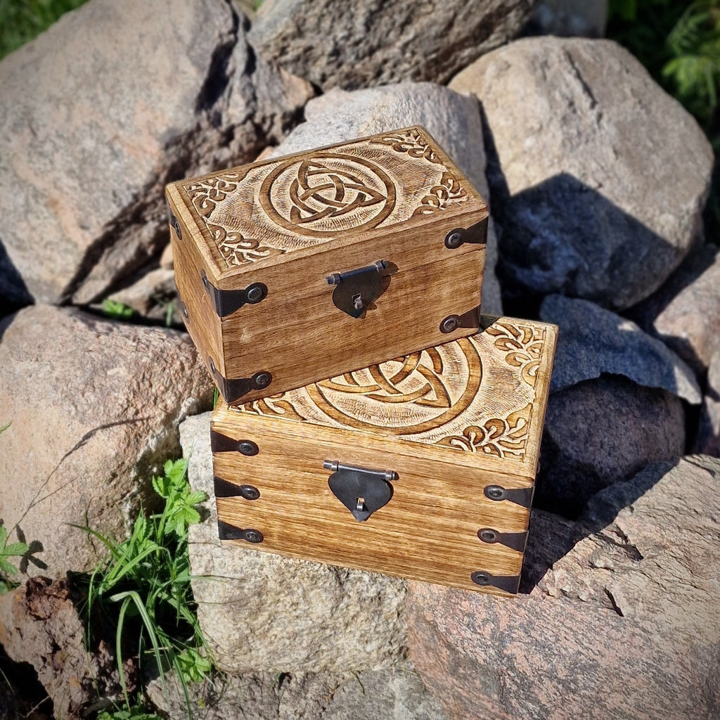 Holztruhe Holzkiste Holzbox aus Mangoholz Motiv keltischer Dreiecksknoten Triqueta groß