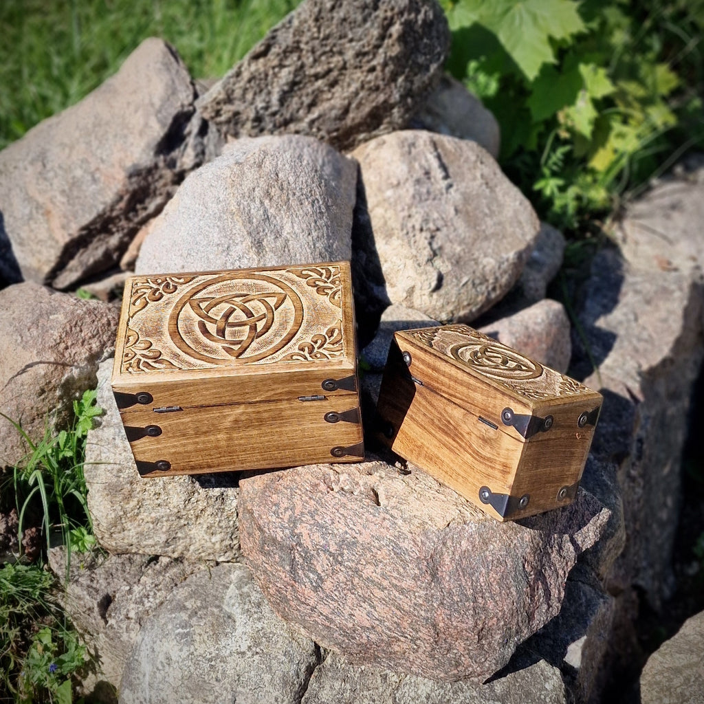 Holztruhe Holzkiste Holzbox aus Mangoholz Motiv keltischer Dreiecksknoten Triqueta klein