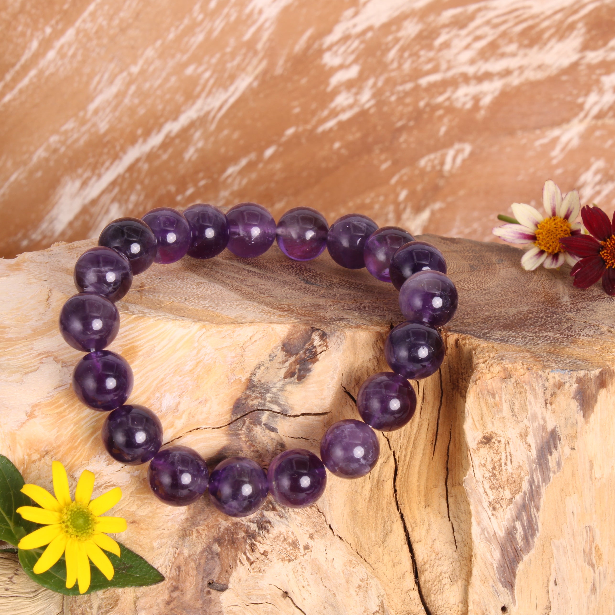 Amethyst Armband Detailansicht – 10 mm Perlen auf Stretchband