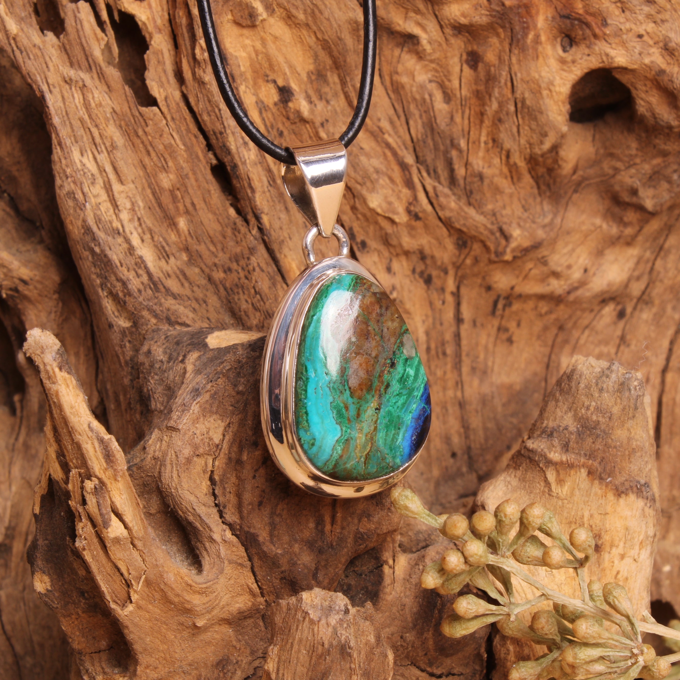 Multicolor Edelstein Anhänger – Cabochon 28×21 mm, Gesamtlänge 4,2 cm
