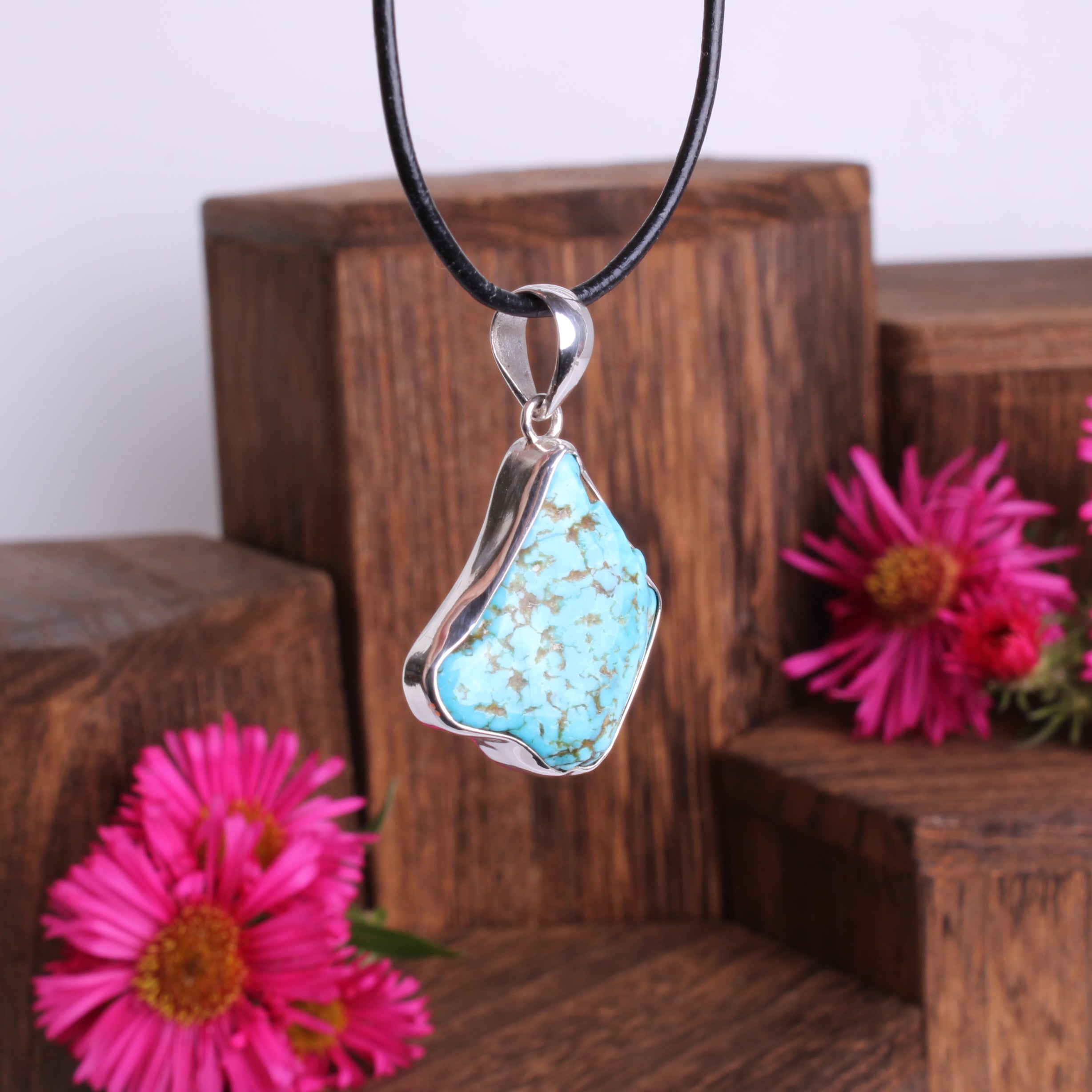 Arizona Türkis Anhänger Seitenansicht – 24×19 mm, 3,4 cm Gesamtlänge