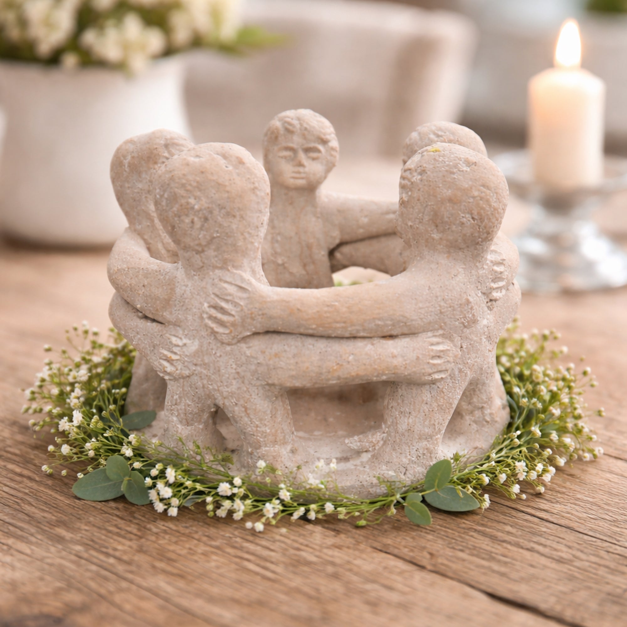 Freundeskreis weiss – 4 Tonfiguren im Kreis von oben