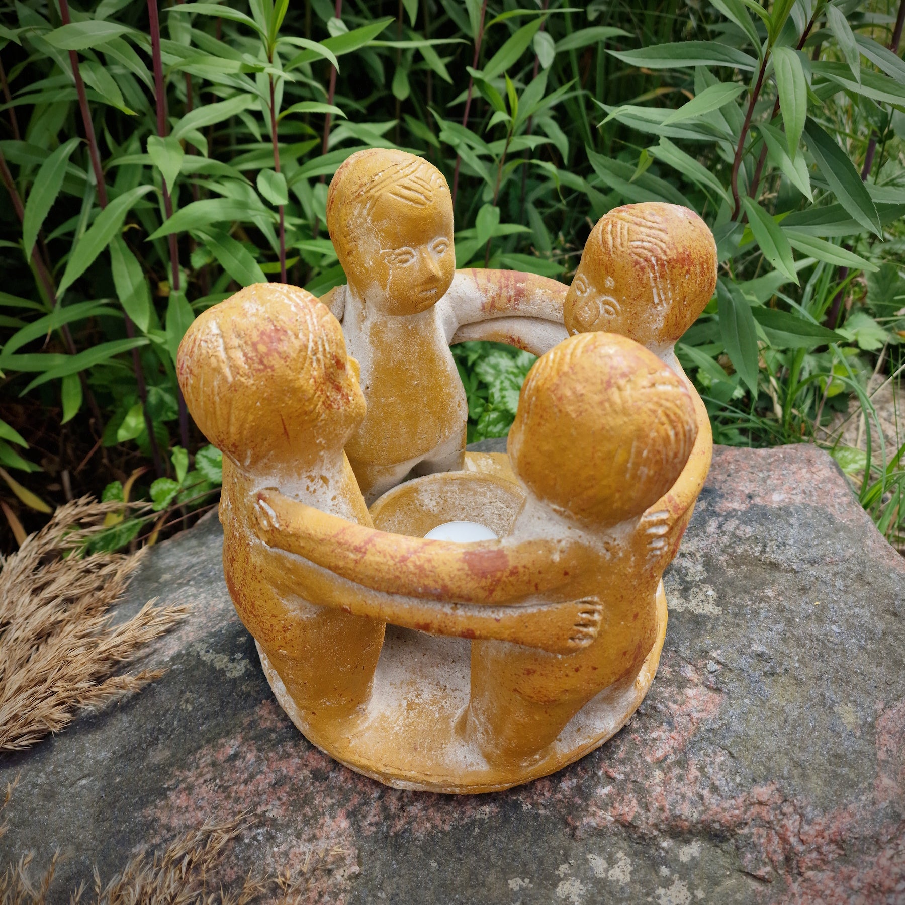 Freundeskreis XL als Teelichthalter gelb – 4 Figuren beleuchtet