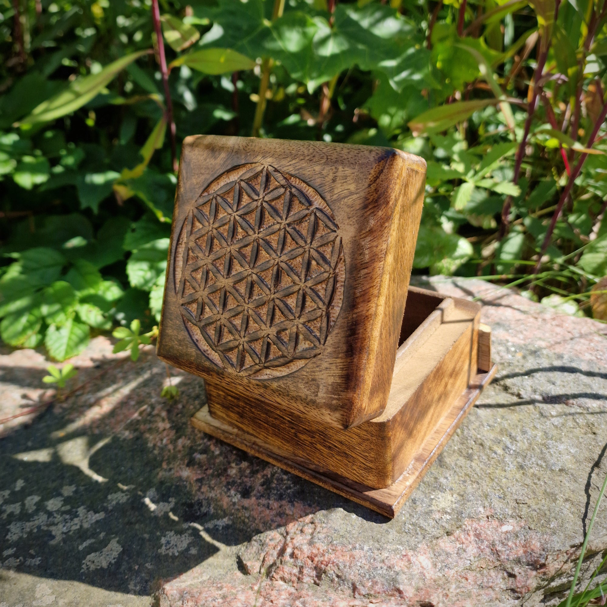 Trickbox Holztruhe Holzbox aus Mangoholz Motiv Blume des Lebens klein