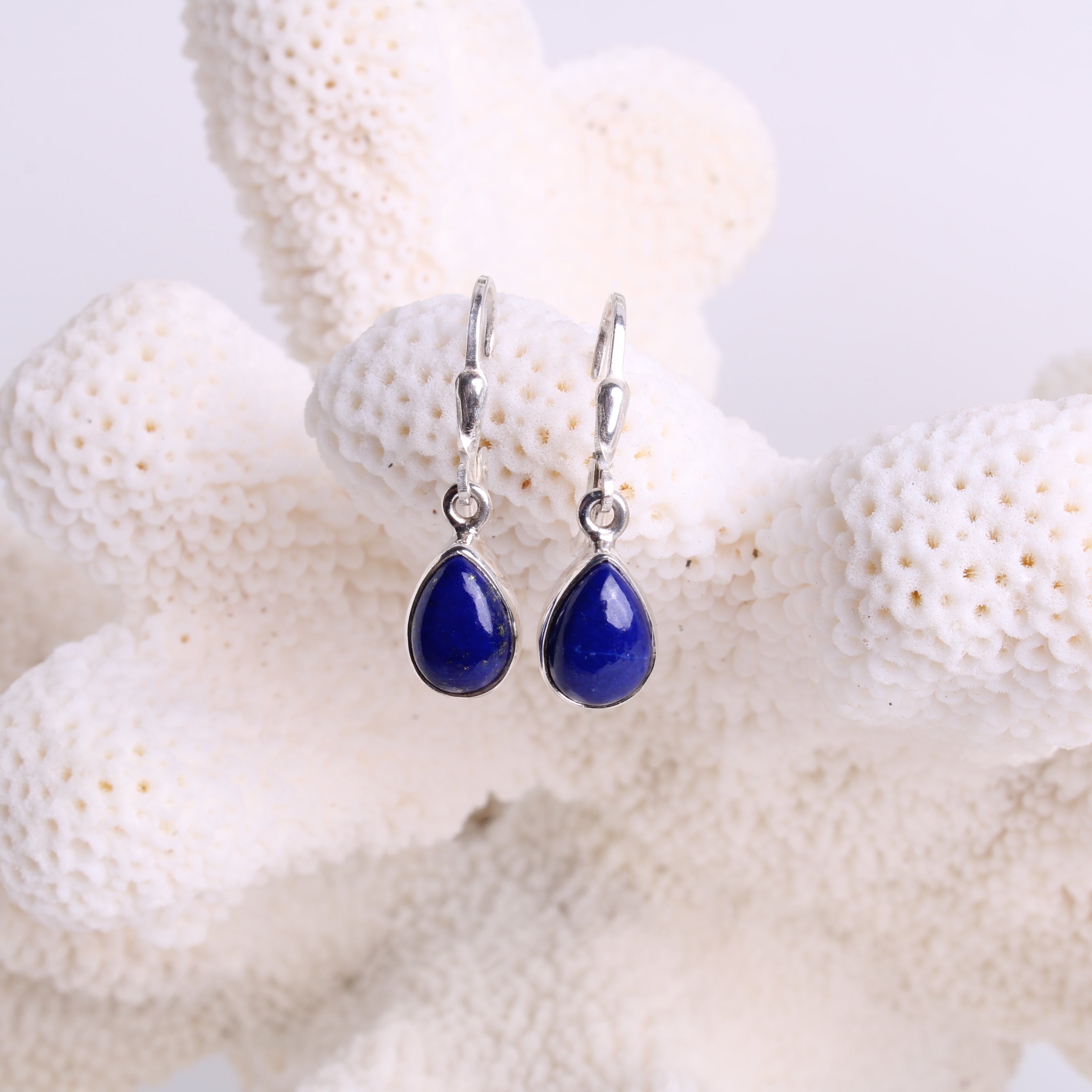 Lapislazuli Ohrhänger Tropfenform – 925 Silber Cabochon, Vorderansicht