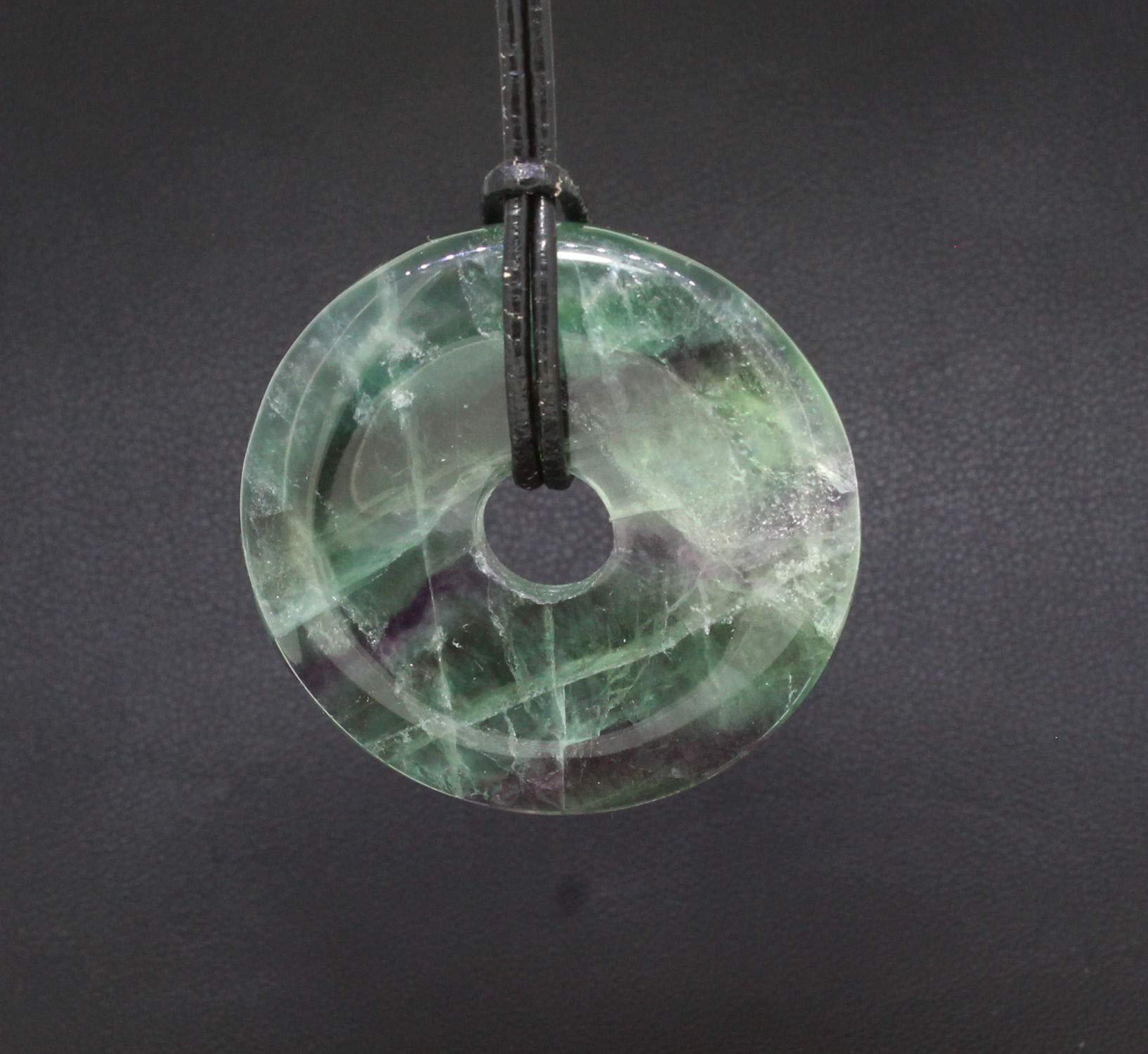 Halskettenanhänger Kettenanhänger Anhänger Regenbogenfluorit grüner blauer Fluorit grün blau Stein Rohstein Rohstück Schmuckanhänger Donut Edelsteindonut Edelstein Heilstein Rohstein Rohstück Fluoritanhänger Fluoritstein Fluoritschmuck