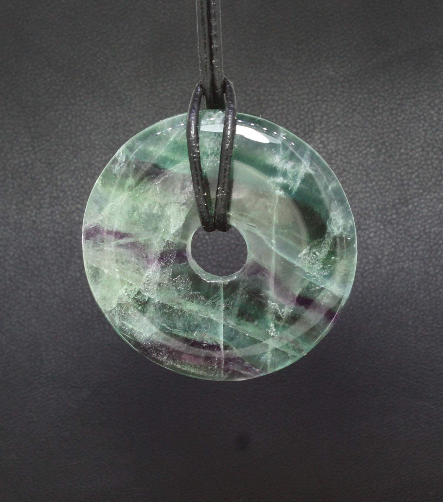 Halskettenanhänger Kettenanhänger Anhänger Regenbogenfluorit grüner blauer Fluorit grün blau Stein Rohstein Rohstück Schmuckanhänger Donut Edelsteindonut Edelstein Heilstein Rohstein Rohstück Fluoritanhänger Fluoritstein Fluoritschmuck