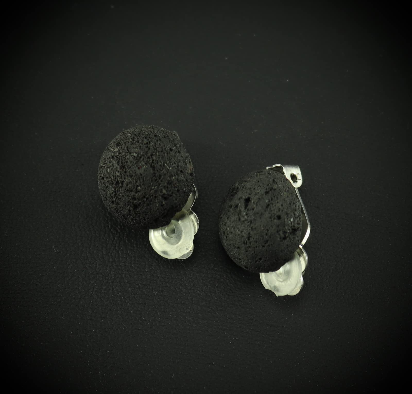 schwarzer Lava Stein Trommelstein Anhänger elegante Ohrclips Ohrringe Ohrstecker Ohrschmuck Silberclips Heilstein Edelstein Silberschmuck Silberohrringe Lavaschmuck Lavaperlen Lavastein Lavasteine Lavagestein Gesteinslava Vulkanlava