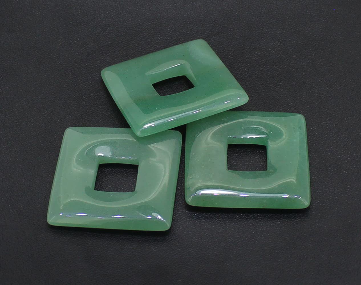Aventurin Square Donut Anhänger am Lederband – Edelsteinschmuck Budawi