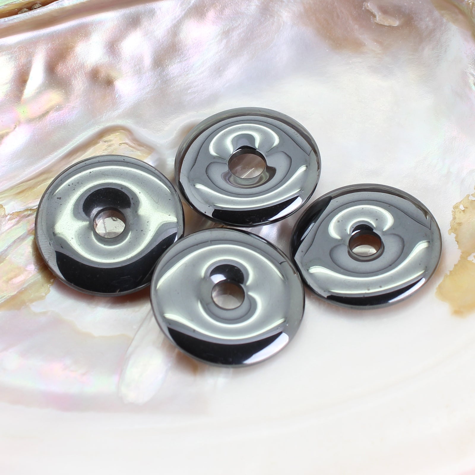 Hämatit (rek.) Donut Anhänger 30 mm Edelsteindonut Kettenanhänger Halskettenanhänger Kettenschmuck Stein Trommelstein Anhänger Schmuck Schmuckstein Rohstein Rohstück Edelstein Heilstein Silberanhänger Silberschmuck Schutzstein Glücksstein