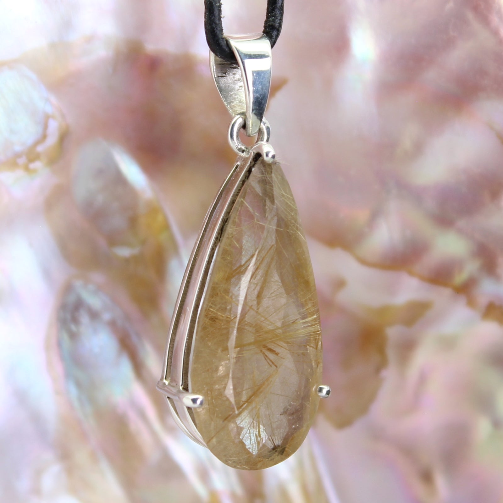 Rutilquarz Anhänger Kettenanhänger facettiert 925er Silber Schmuck Halskettenanhänger Kettenschmuck Stein Trommelstein Anhänger Rohstein Rohstück Heilstein Edelstein Schmuckanhänger Silberschmuck Schmuckstein Halsschmuck Schmuck Schutzstein Naturstein Lochstein Glücksstein