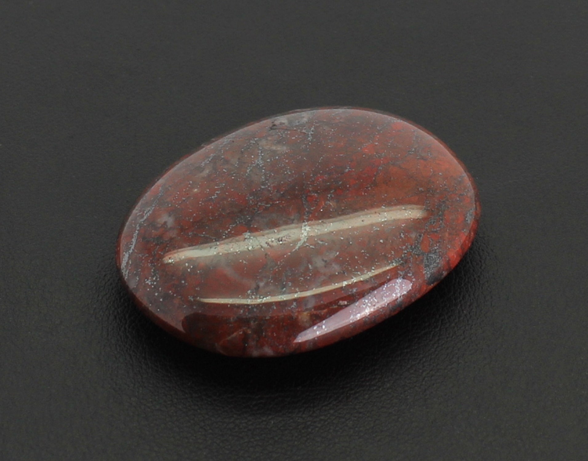 Jaspis Breckzienjaspis Stein Trommelstein Anhänger Handstein Daumenstein Seifenstein Handschmeichler Taschenstein Schutzstein Massagestein Dekostein Edelstein Heilstein Schmuckstein Rohstein Rohstück Kugel Dekokugel Herz Figur Dekofigur