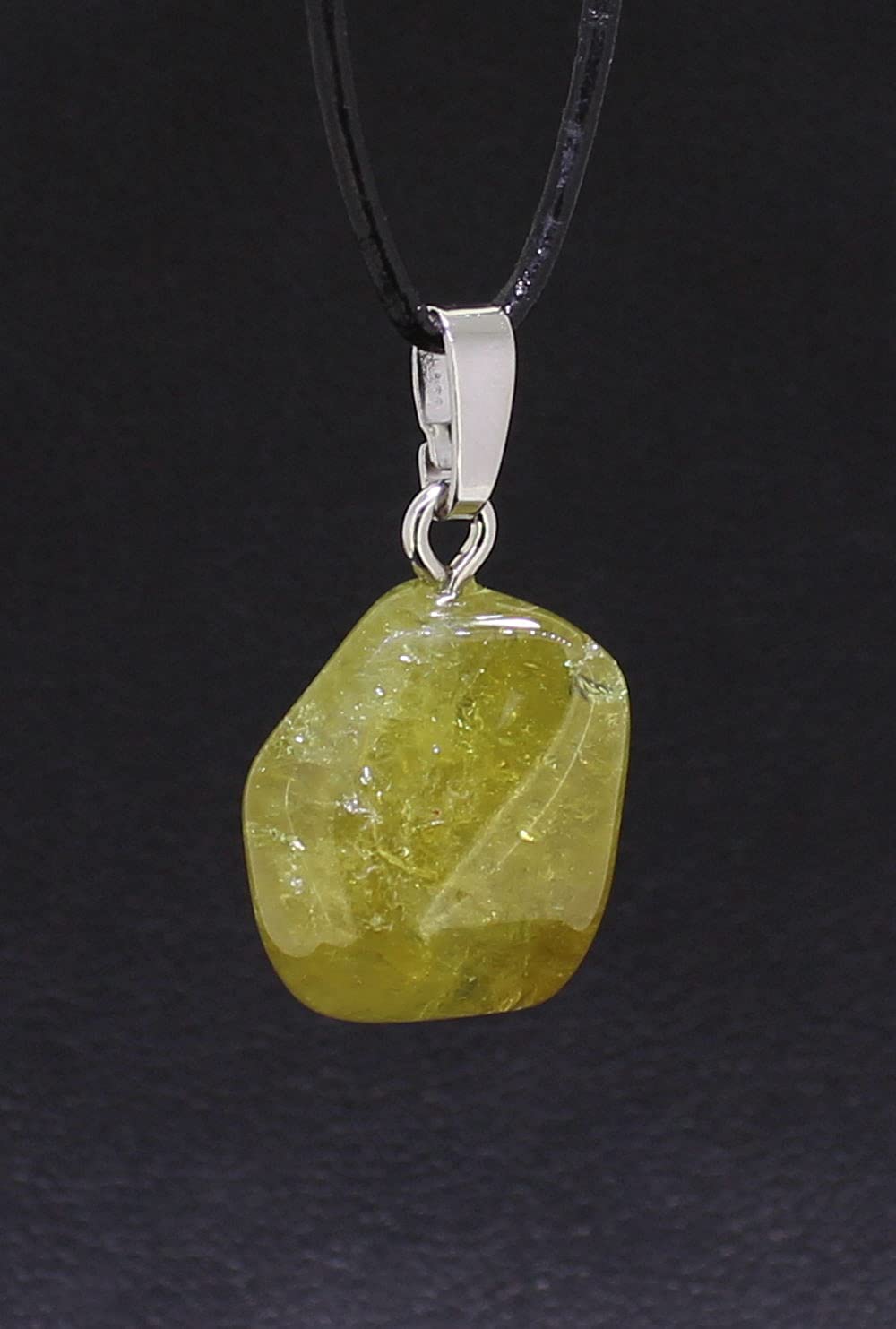 Halskettenanhänger Kettenschmuck Anhänger Grossular Trommelsteinanhänger Edelstein Heilstein Rohstein Rohstück Schmuckanhänger Schmuckstein Schutzstein Glücksstein Halsschmuck Schmuck Grossularstein Grossularschmuck