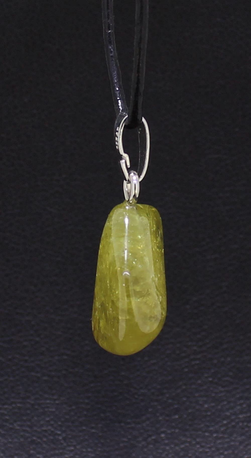 Halskettenanhänger Kettenschmuck Anhänger Grossular Trommelsteinanhänger Edelstein Heilstein Rohstein Rohstück Schmuckanhänger Schmuckstein Schutzstein Glücksstein Halsschmuck Schmuck Grossularstein Grossularschmuck