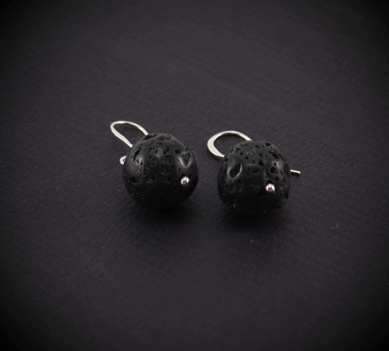 schwarze lava lavastein lavagestein vulkanlava Ohrstecker Ohrschmuck Stein Trommelstein Rohstein Schmuck Silberschmuck Hänger Perlen Edelstein Heilstein Schmuckstein Glücksstein Schutzstein Stecker Silberstecker