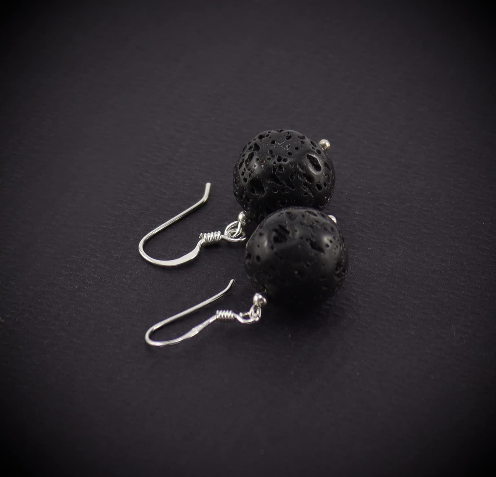 schwarze lava lavastein lavagestein vulkanlava Ohrstecker Ohrschmuck Stein Trommelstein Rohstein Schmuck Silberschmuck Hänger Perlen Edelstein Heilstein Schmuckstein Glücksstein Schutzstein Stecker Silberstecker