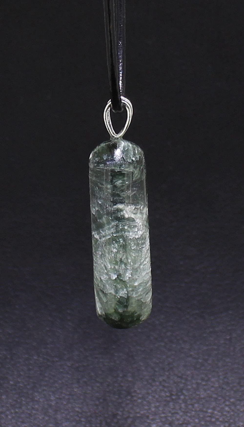 seraphinit serafinit Halskettenanhänger Kettenschmuck Kristall Rohkristall Stein Silberanhänger Silberschmuck Edelsteinanhänger Edelstein Heilstein Schmuckanhänger Halsschmuck Rohstein Rohstück Schmuckstein Schmuck Schutzstein Glücksstein