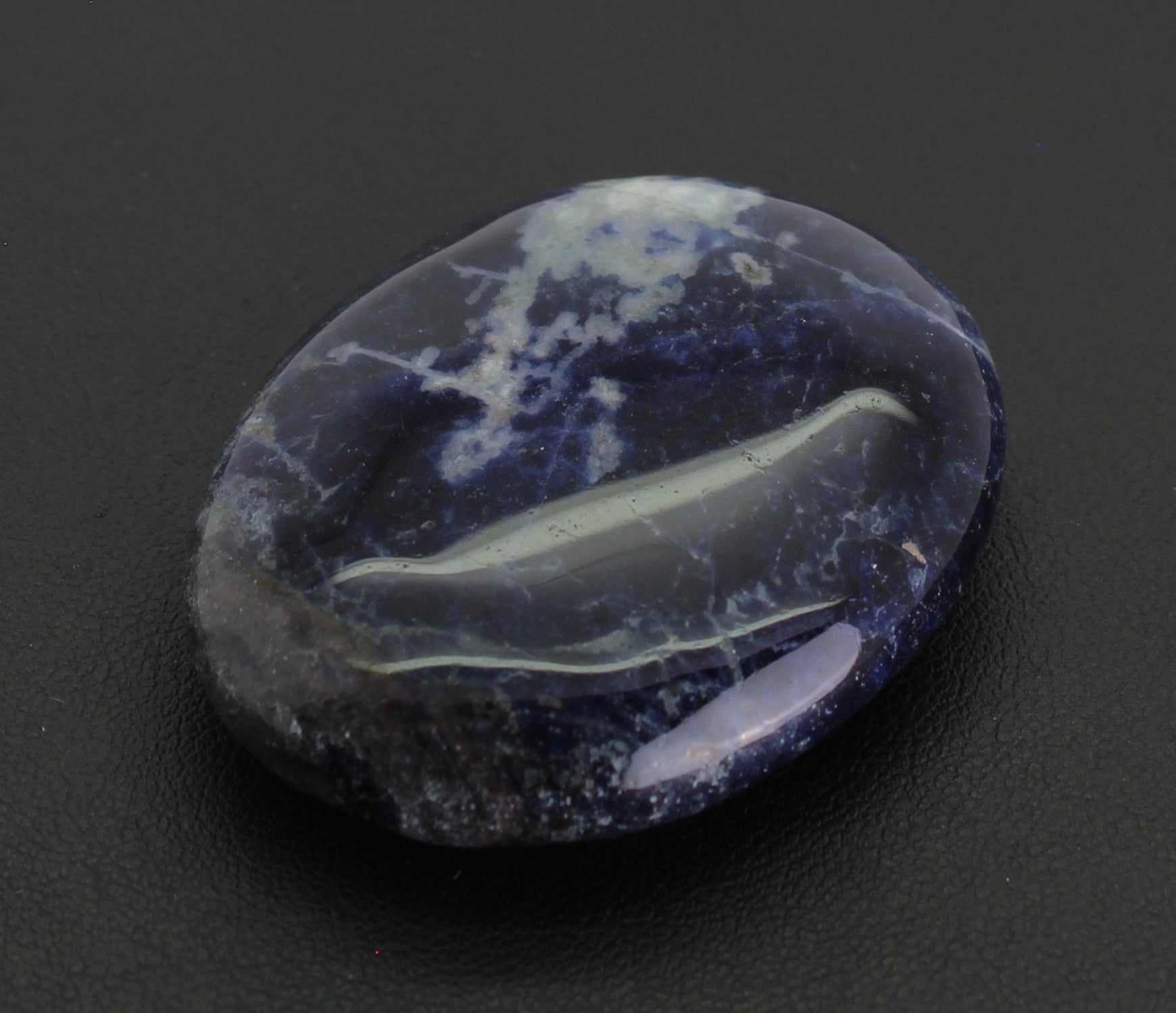 Sodalith Stein Trommelstein Anhänger Handstein Daumenstein Seifenstein Handschmeichler Taschenstein Schutzstein Massagestein Dekostein Edelstein Heilstein Schmuckstein Rohstein Rohstück Kugel Dekokugel Herz Figur Dekofigur
