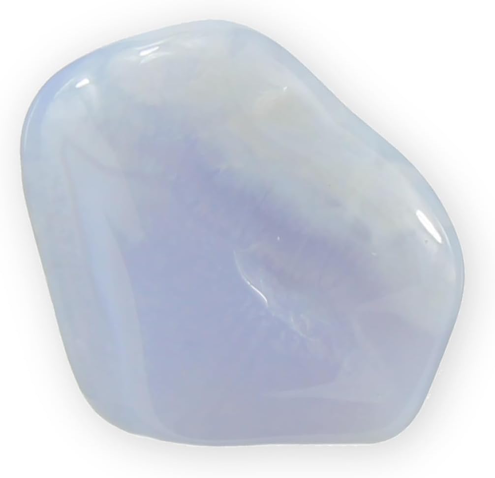 Chalcedon ist ein Edelstein mit einer beruhigenden Präsenz, der oft in zarten blauen Tönen erscheint. Die glatte Textur und einzigartigen Muster machen ihn zu einem faszinierenden Begleiter. 
