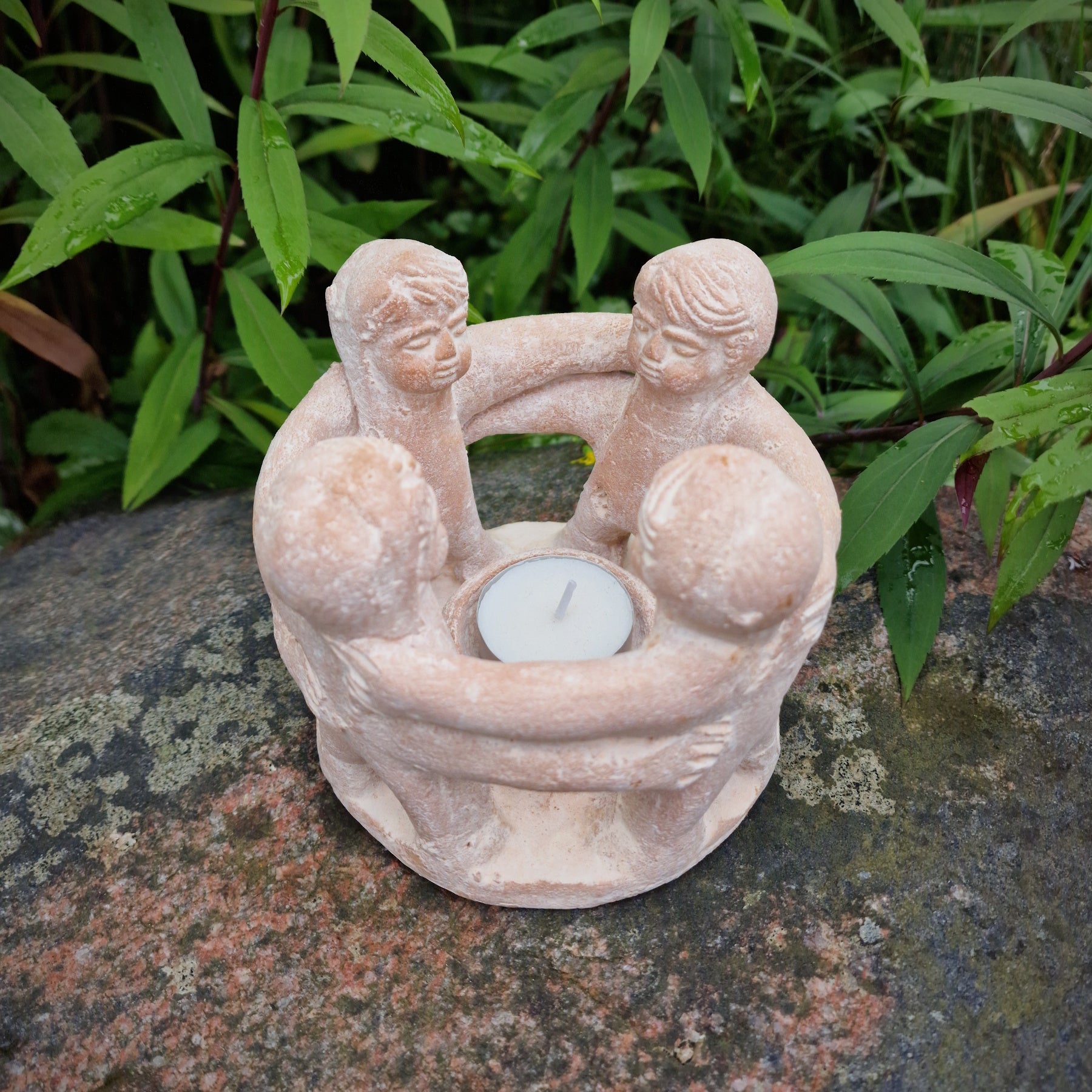 Freundeskreis 4 Figuren aus Terrakotta weiß gekalkt – Handarbeit Mexiko