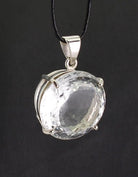 Hals Kette Schmuck Band Stein Trommelstein Edelstein Heilstein Kristall Knolle Stück Lochstein Naturstein Schutzstein Glücksstein Amulett Deko Handstein Handschmeichler Kugel Ohrringe Ohrstecker Finger Ring Armband