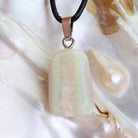 Edelopal Trommelstein Anhänger Kettenanhänger 925 Silber Öse Halskettenanhänger Kettenschmuck Kristall Rohkristall Stein Silberanhänger Silberschmuck Edelsteinanhänger Edelstein Heilstein Schmuckanhänger Halsschmuck Rohstein Rohstück Schmuckstein Schmuck Schutzstein Glücksstein