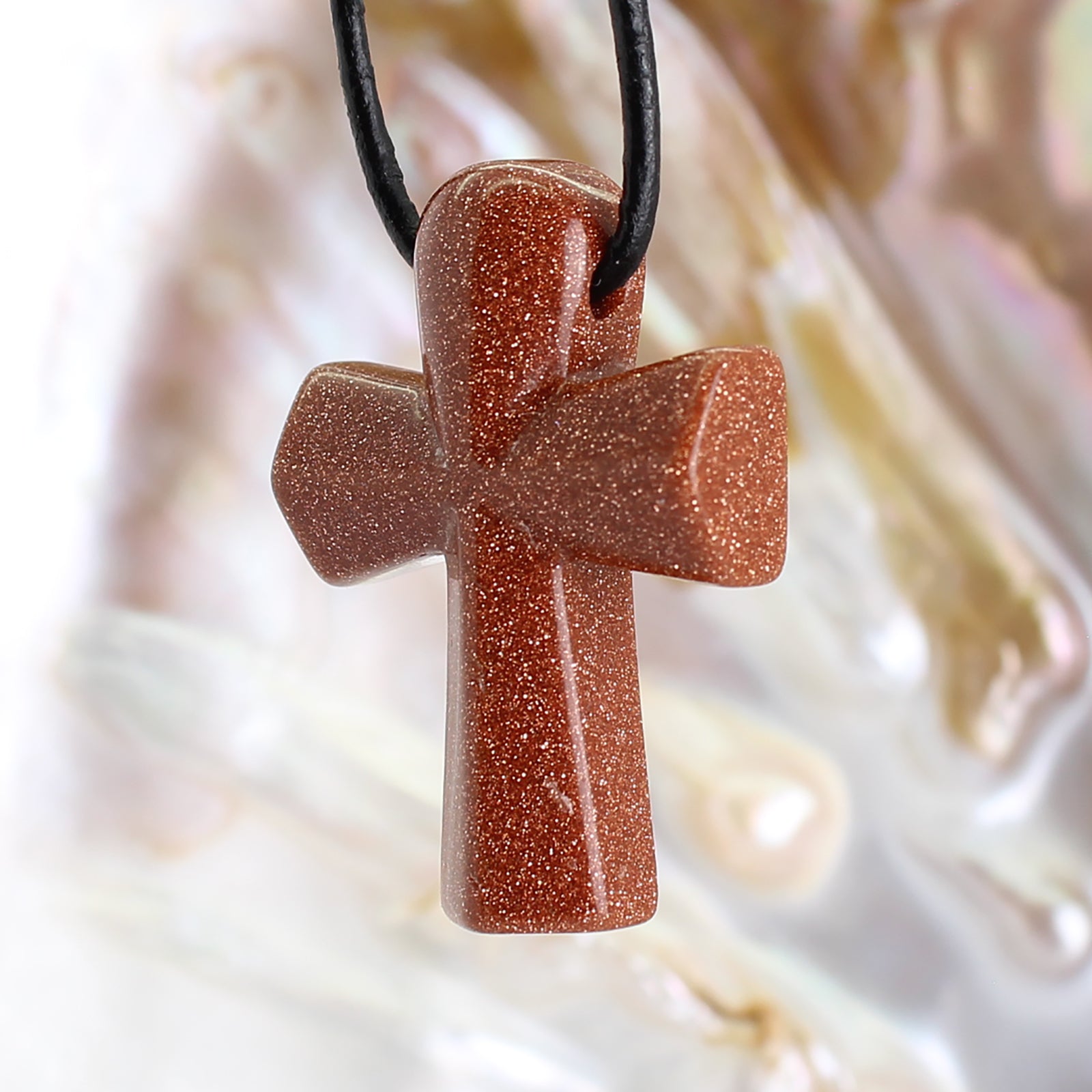Goldfluss Anhänger Ankh Kreuz Seefahrerkreuz mit Lederband Halskettenanhänger Kettenschmuck Trommelstein Edelsteindonut Heilsteindonut Donutanhänger Edelstein Heilstein Lochstein Naturstein Rohstein Rohstück Schmuckanhänger Schmuckstein Halsschmuck Glücksstein Schutzstein