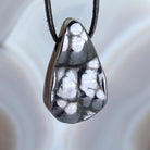 Hämatit Glaskopf Cabochon Anhänger Kettenanhänger Schmuck Halskettenanhänger Kettenschmuck Stein Trommelstein Rohstein Rohstück Edelstein Heilstein Silber Glücksstein Schutzstein Blutstein Blase Rose Kette Naturstein Dekostein