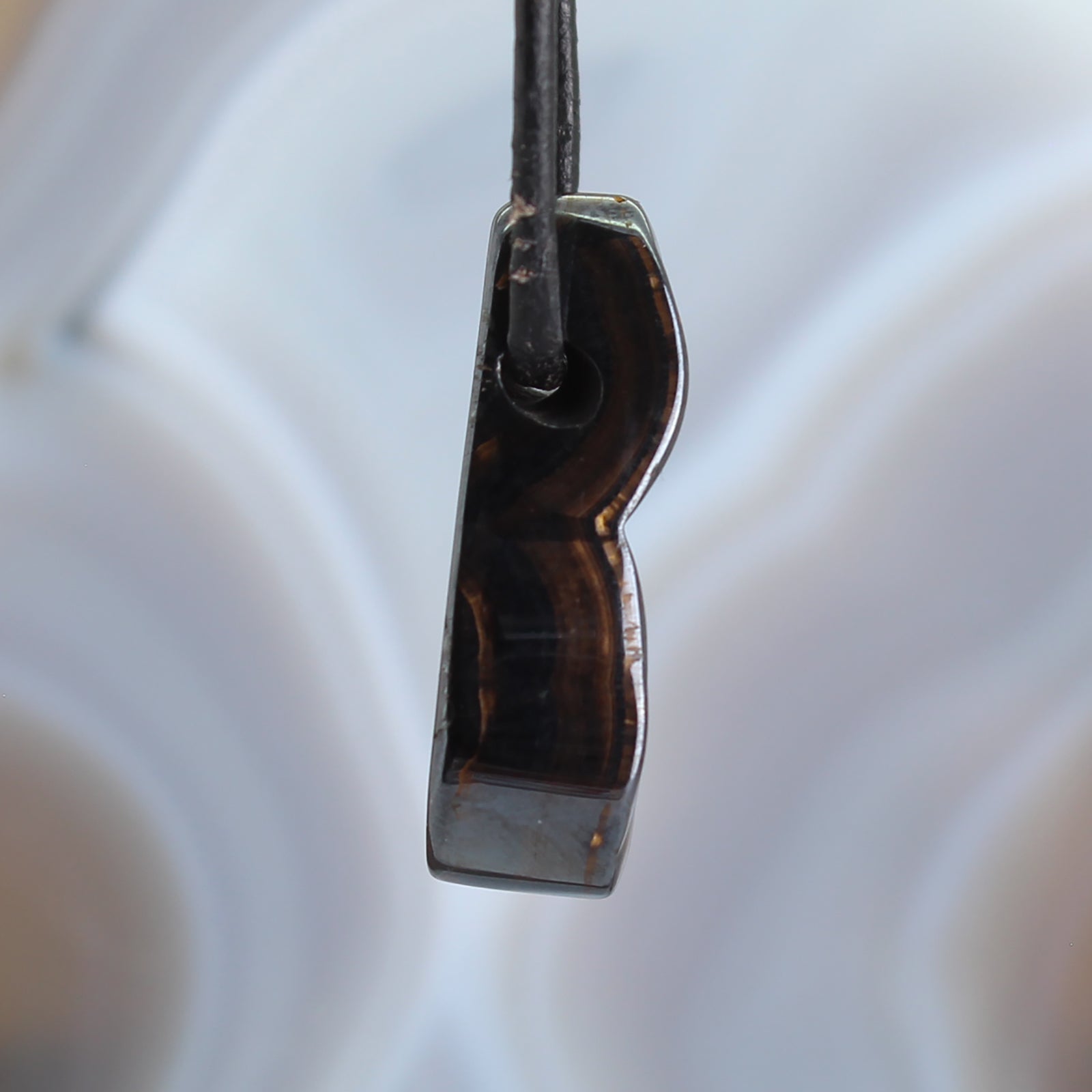 Hämatit Glaskopf Cabochon Anhänger Kettenanhänger Schmuck Halskettenanhänger Kettenschmuck Stein Trommelstein Rohstein Rohstück Edelstein Heilstein Silber Glücksstein Schutzstein Blutstein Blase Rose Kette Naturstein Dekostein