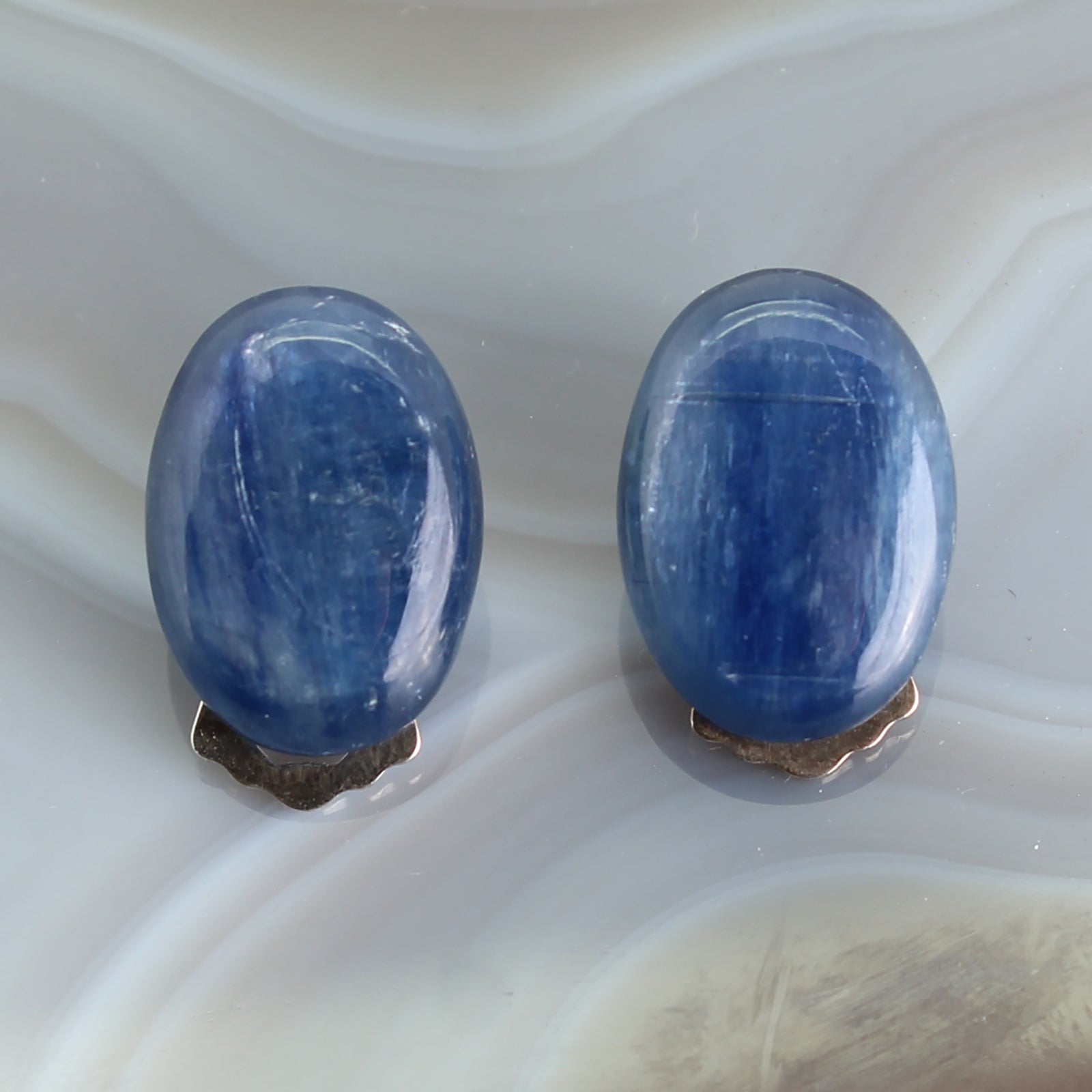 Kyanit Edelstein Ohrclips 925er Silber Ohrringe Ohrschmuck Stein Trommelstein Anhänger Ohrstecker Stecker Heilstein Rohstein Rohstück Schmuckstein Glücksstein Schutzstein Kette Cabochon Hänger Perlen