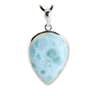 Larimar Anhänger Kettenanhänger 925er Silber Schmuck Halskettenanhänger Kettenschmuck Stein Trommelstein Rohstein Rohstück Edelstein Heilstein Lochstein Schmuck Naturstein Halsschmuck Silberschmuck Dekostein Dekostück Collier Halskette Schmuckstein Schmuckanhänger Glücksstein Schutzstein