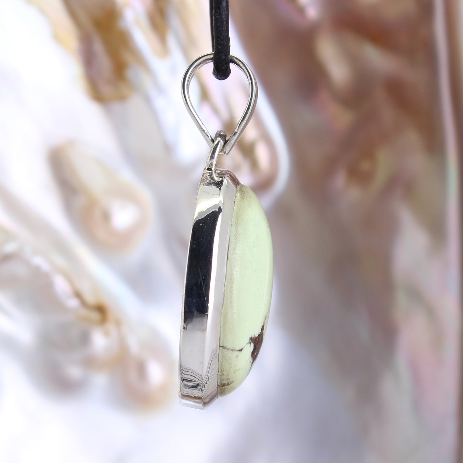 Zitronenmagnesit Anhänger Kettenanhänger 925er Silber Schmuck Halskettenanhänger Kettenschmuck Stein Trommelstein Rohstein Rohstück Edelstein Heilstein Lochstein Schmuck Naturstein Halsschmuck Silberschmuck Dekostein Dekostück Collier Halskette Schmuckstein Schmuckanhänger Glücksstein Schutzstein