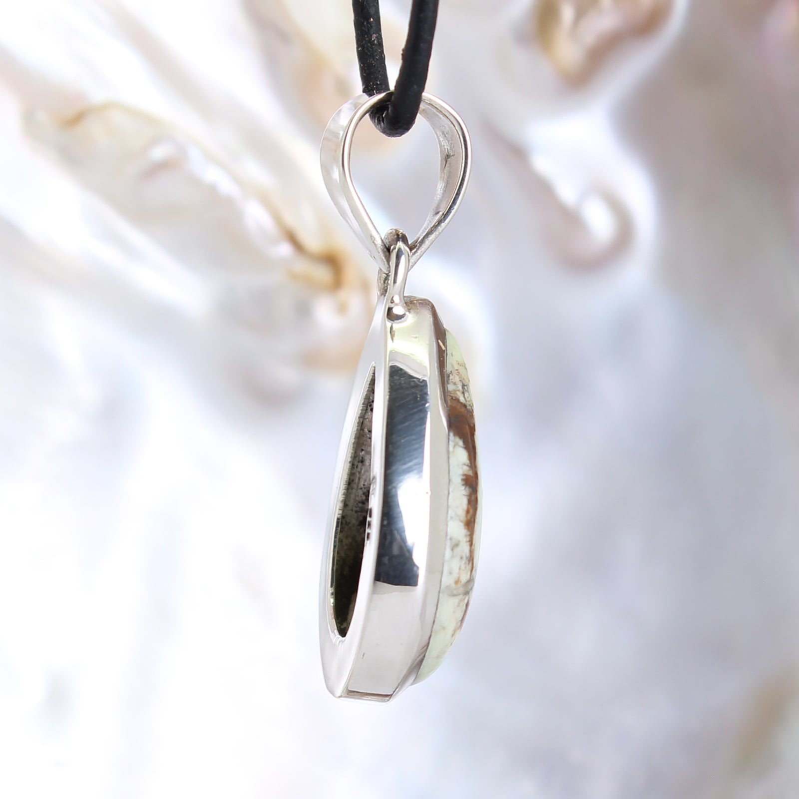 Zitronenmagnesit Anhänger Kettenanhänger 925er Silber Schmuck Halskettenanhänger Kettenschmuck Stein Trommelstein Rohstein Rohstück Edelstein Heilstein Lochstein Schmuck Naturstein Halsschmuck Silberschmuck Dekostein Dekostück Collier Halskette Schmuckstein Schmuckanhänger Glücksstein Schutzstein