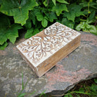 Holzkiste Mangoholz Lebensbaum – natürliche Maserung, Handarbeit Indien