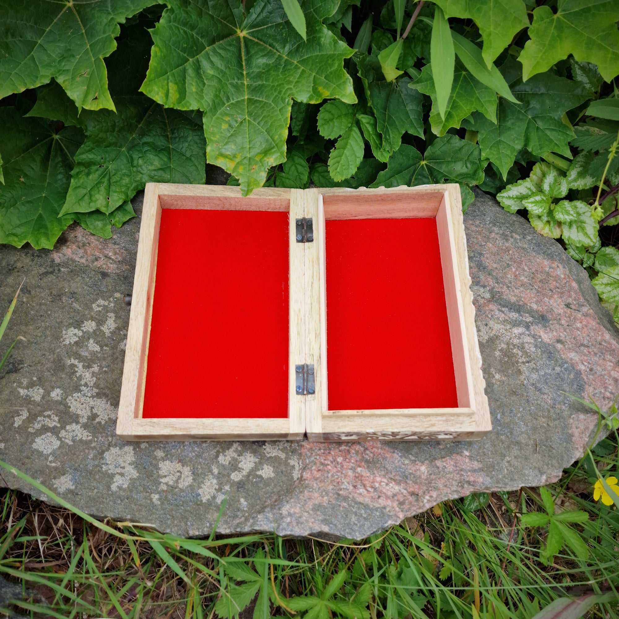 Holzbox Mangoholz Lebensbaum – geöffnet, Innenansicht ca. 17,5×10 cm (2)
