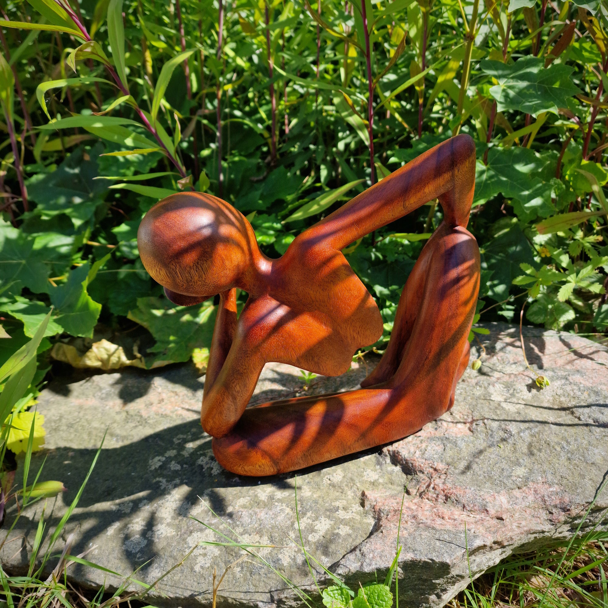 Handgefertigte Skulptur Holzfigur Holzskulptur Denker Meditation aus Bali ca. 25x25 cm groß Gartendeko Geschenk Yoga