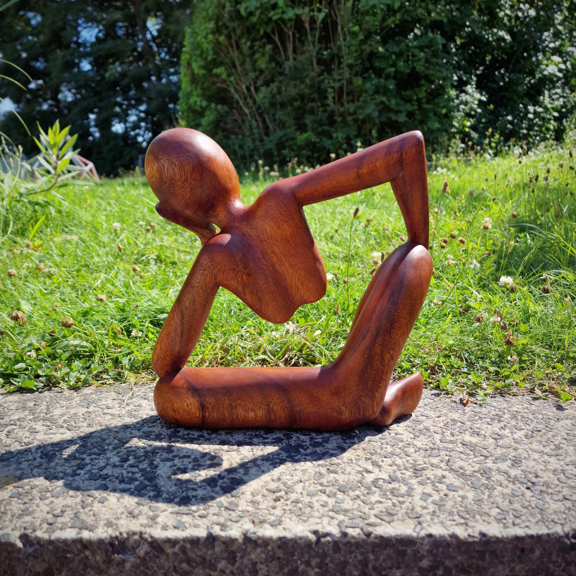 Handgefertigte Skulptur Holzfigur Holzskulptur Denker Meditation aus Bali ca. 25x25 cm groß Gartendeko Geschenk Yoga