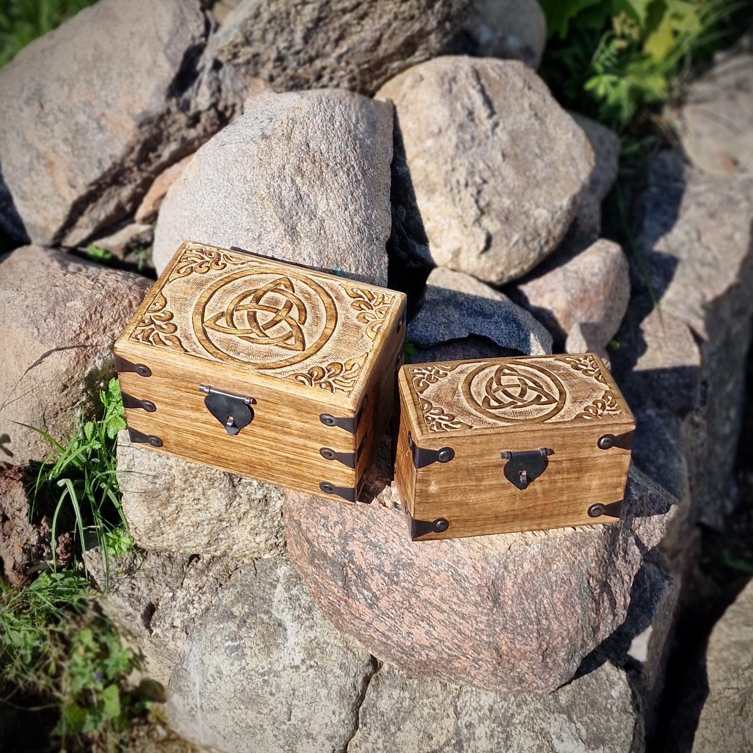 Holztruhe Holzkiste Holzbox aus Mangoholz Motiv keltischer Dreiecksknoten Triqueta groß
