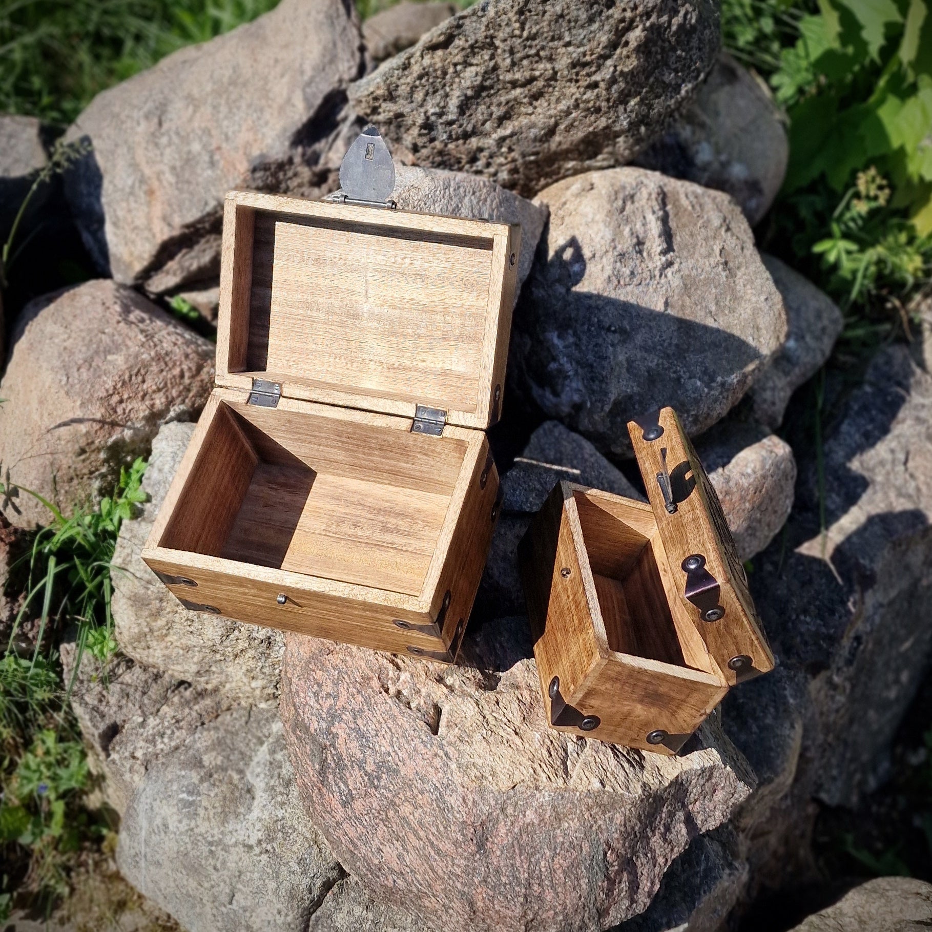 Holztruhe Holzkiste Holzbox aus Mangoholz Motiv keltischer Dreiecksknoten Triqueta klein