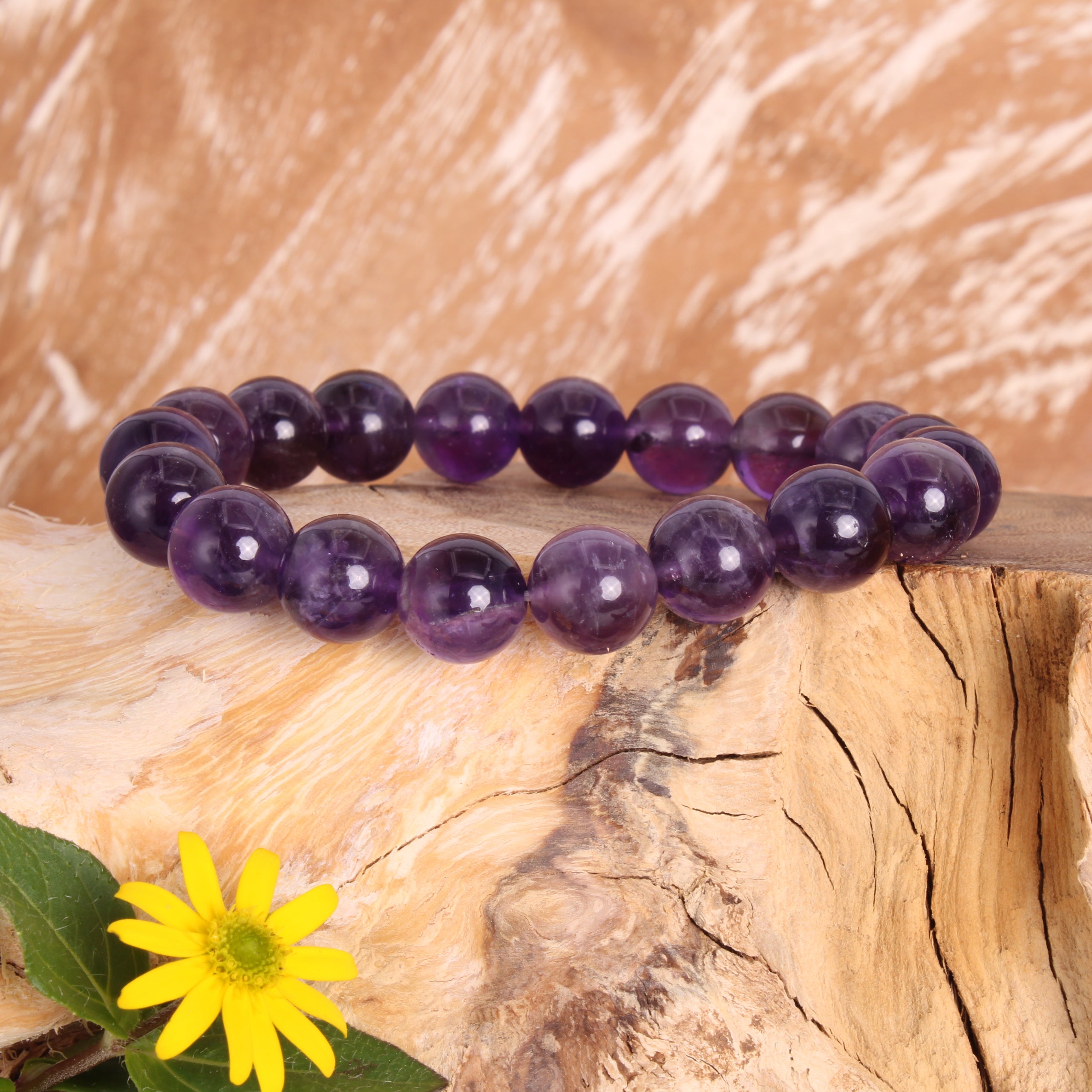 Amethyst Armband Nahaufnahme – glatte Politur, leuchtendes Violett