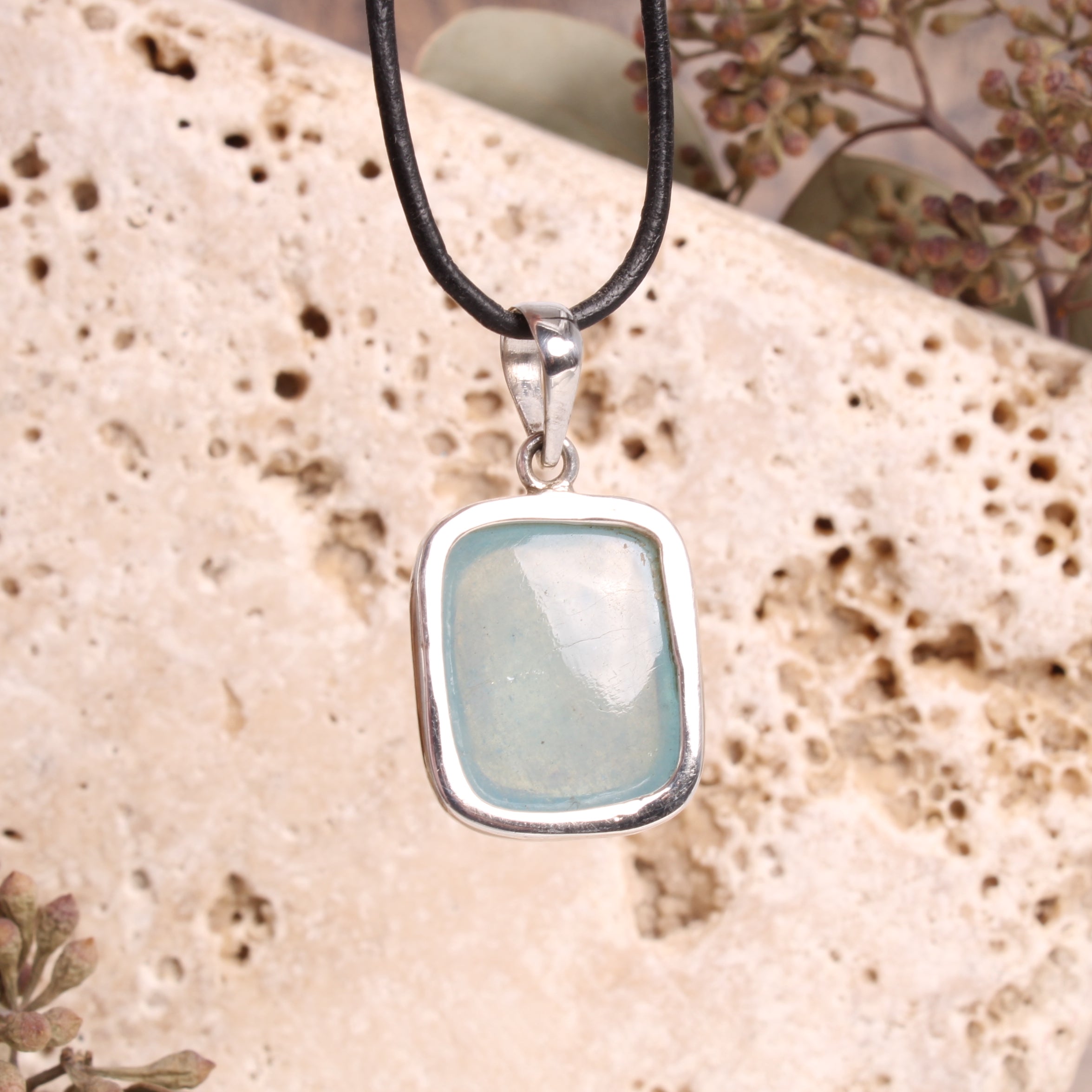 Aquamarin Cabochon Anhänger 925 Silberfassung, Rückseite