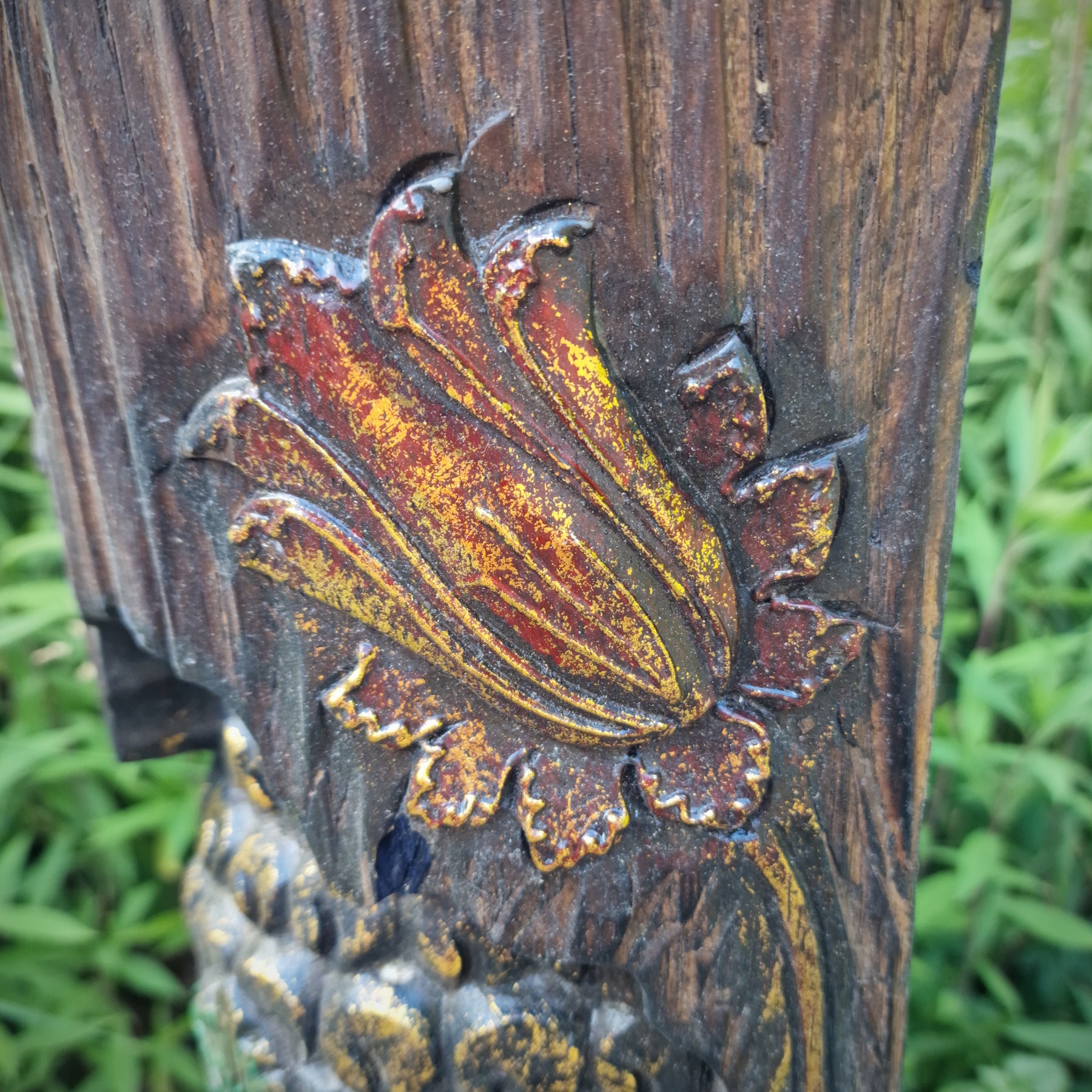 Buddha Holzrelief Nahaufnahme – feine Schnitzdetails Albasia