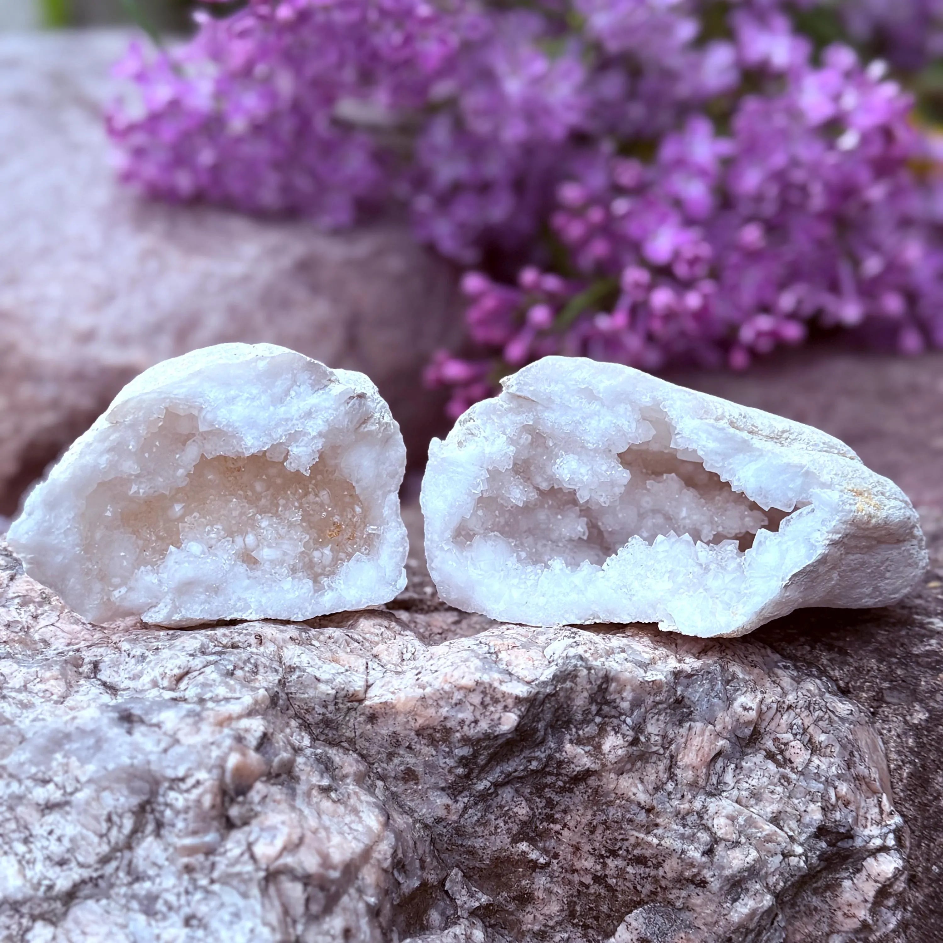 Calcit Geode 2 Hälften – Gesamtgröße ca. 7–10 cm