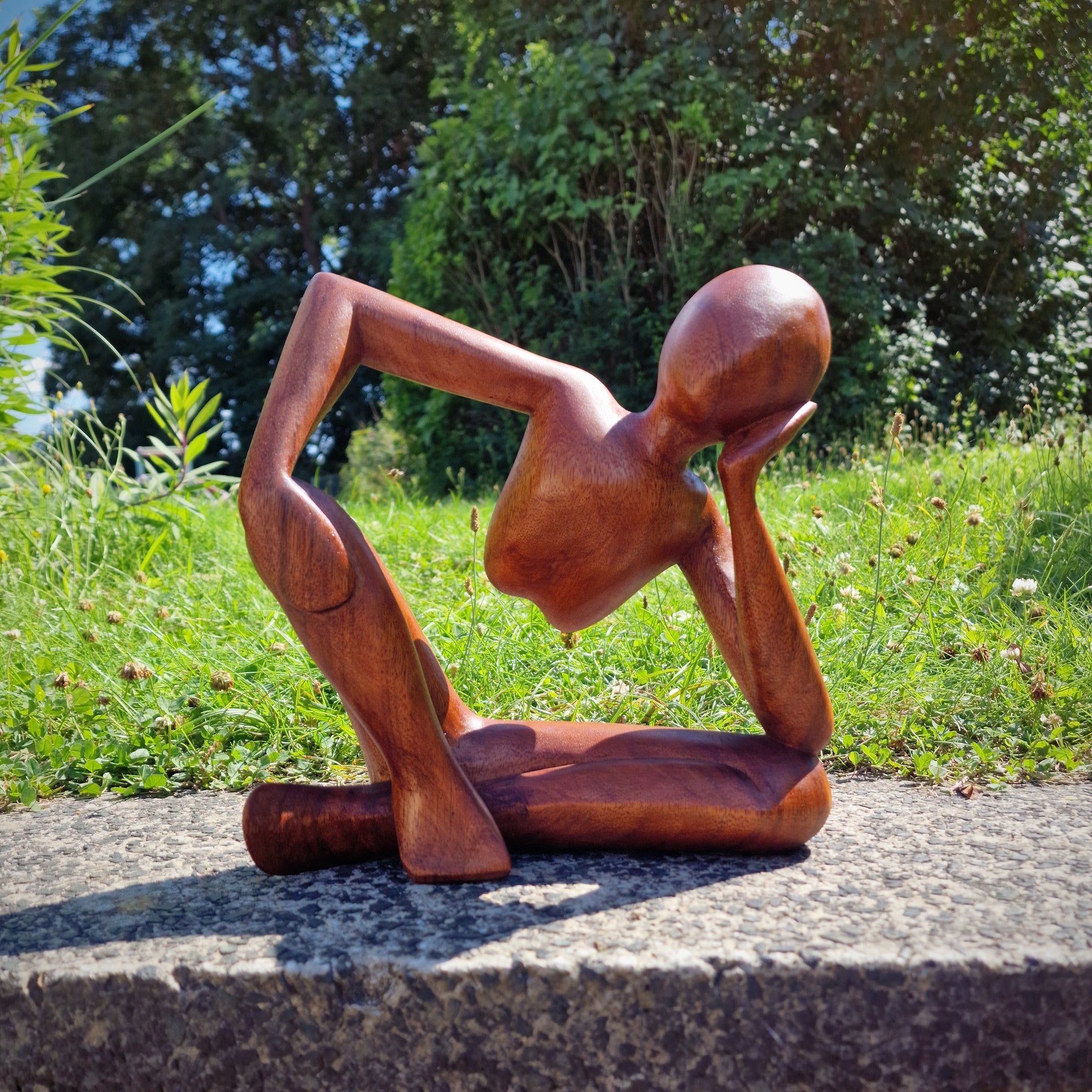 Handgefertigte Skulptur Holzfigur Holzskulptur Denker Meditation aus Bali ca. 25x25 cm groß Gartendeko Geschenk Yoga