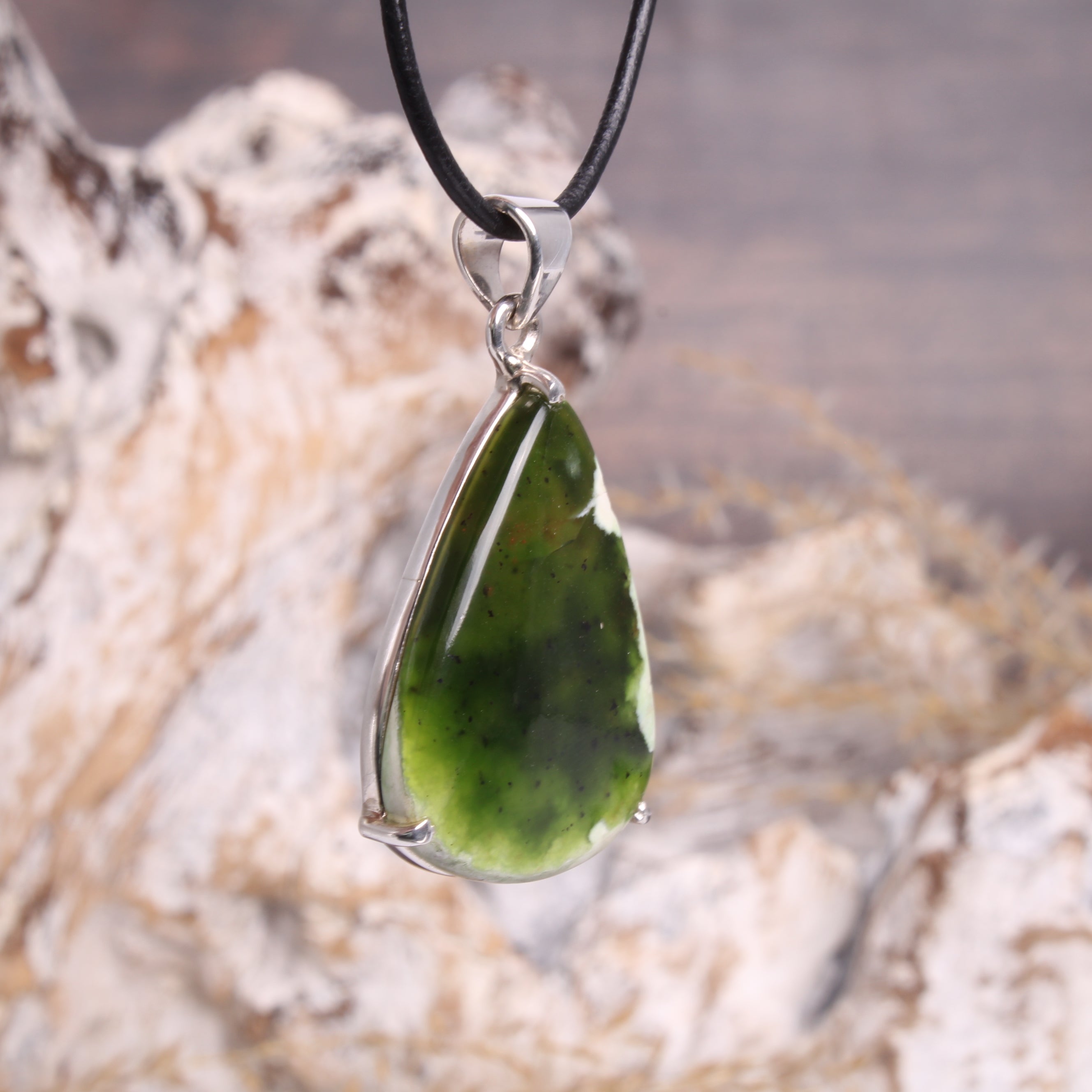 Chromchalcedon Anhänger in Geschenkschachtel – Budawi