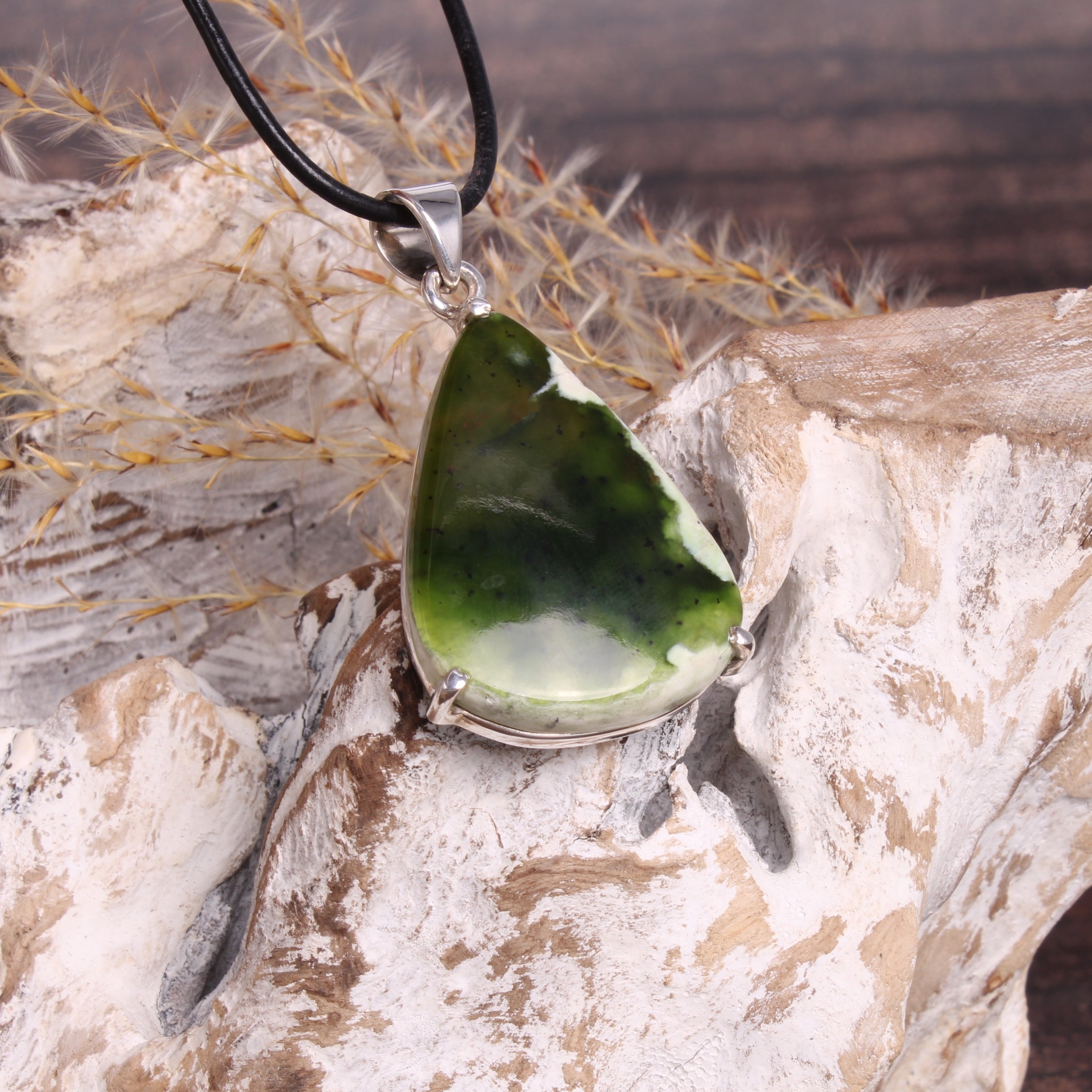 Chromchalcedon Unikat Anhänger – Maß 32x22 mm mit Fassung