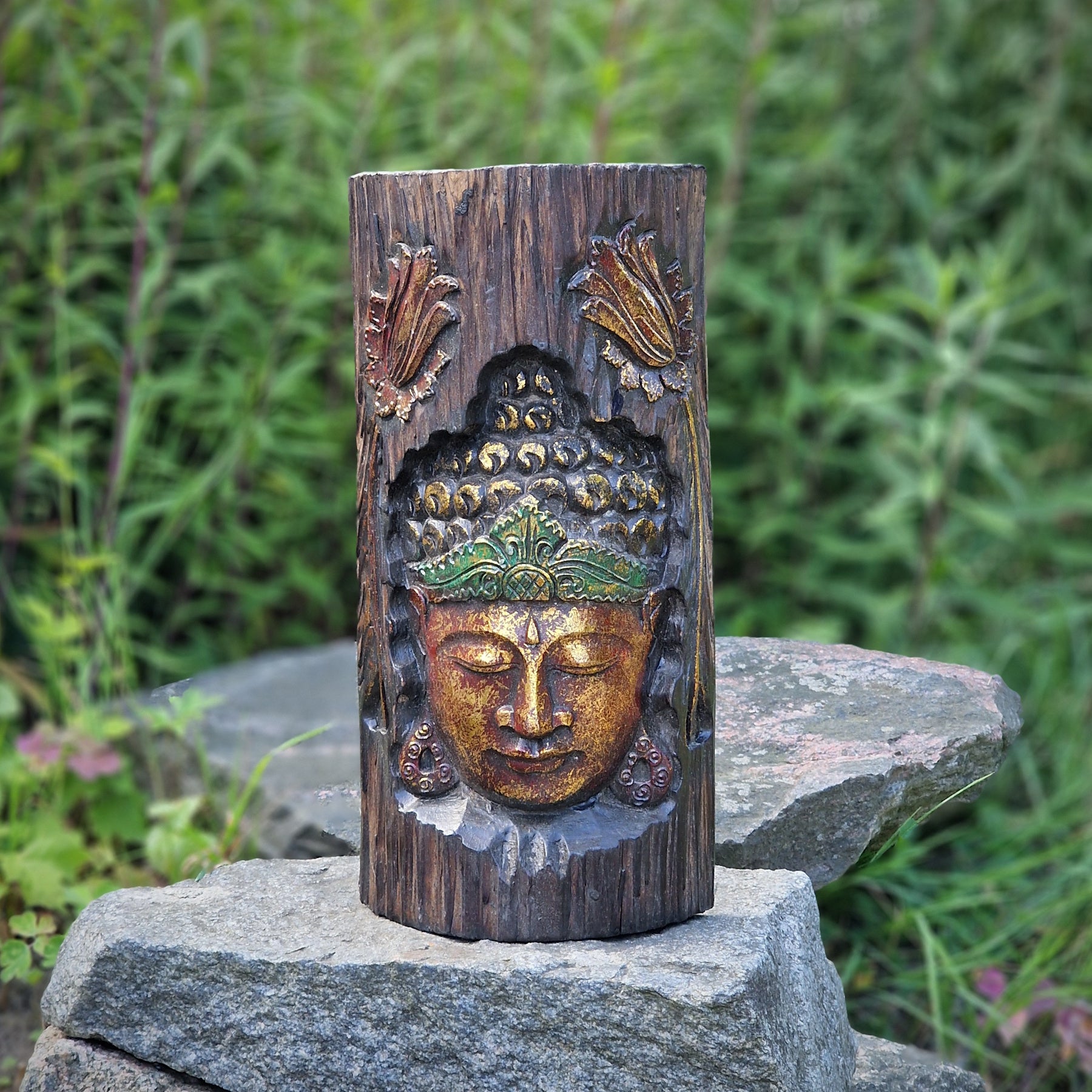 Buddha Wandrelief Albasia Holz – handgeschnitzt, Vorderansicht