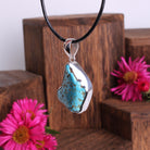 Arizona Türkis Anhänger am Lederband – sofort tragbar, individuell kürzbar